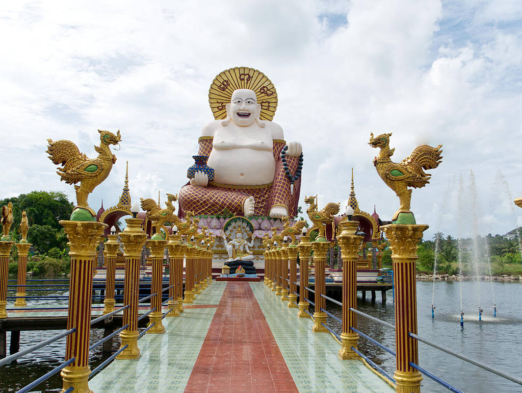 Lachender Buddha im Wat Plai Laem Tempel