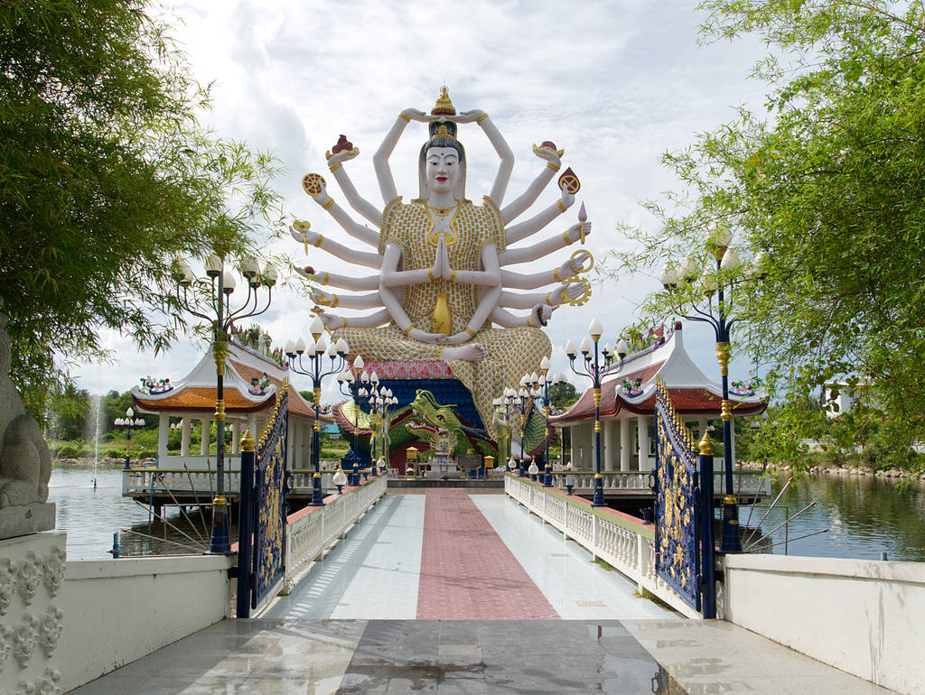 Guanyin Statue im Wat Plai Laem Tempel