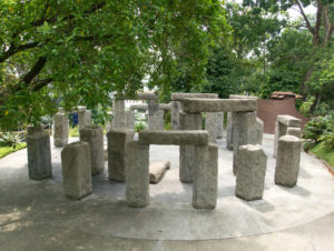 Steine im Stonehenge Stil