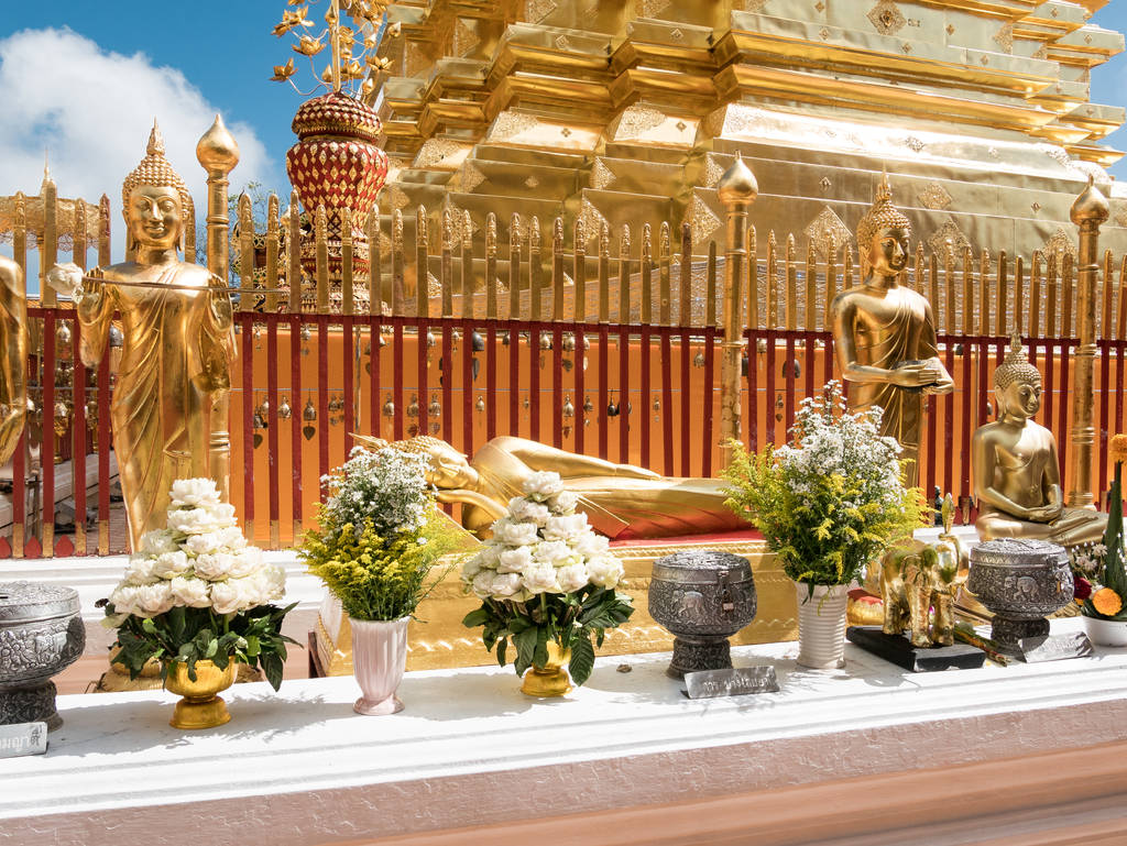 Goldene Figuren im Wat Phra That Doi Suthep