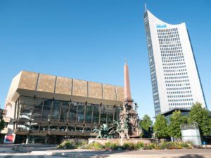Gewandhaus mit Mendebrunnen und City Hochhaus Leipzig