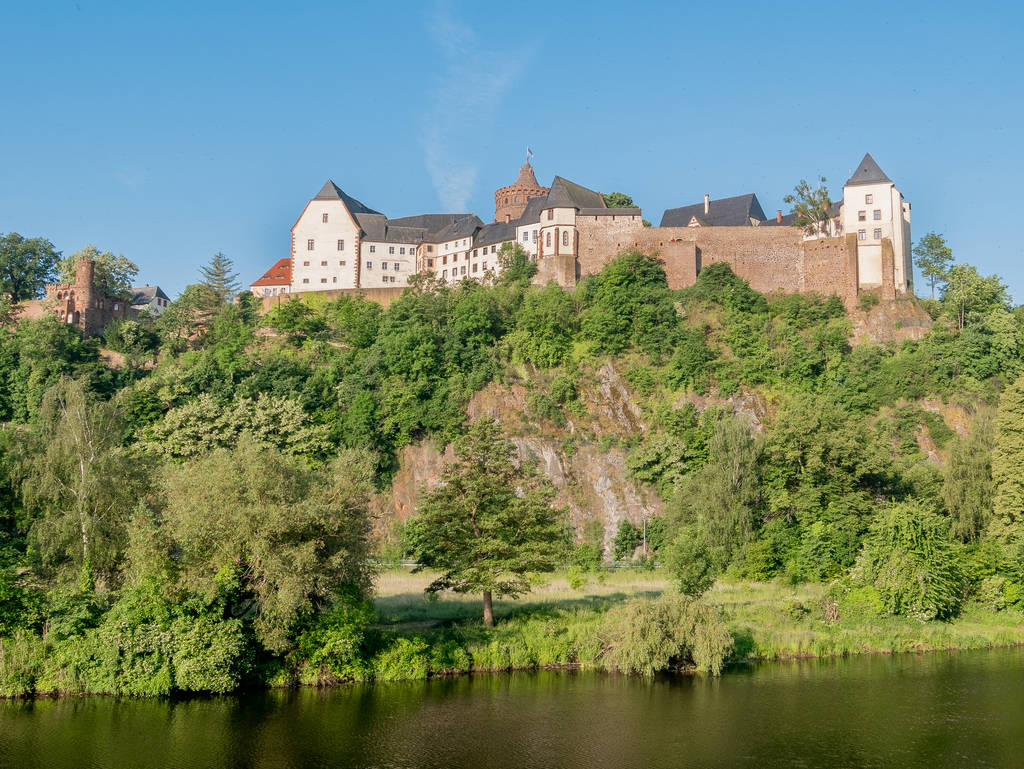 Blick auf Burg Mildenstein oberhalb der Mulde