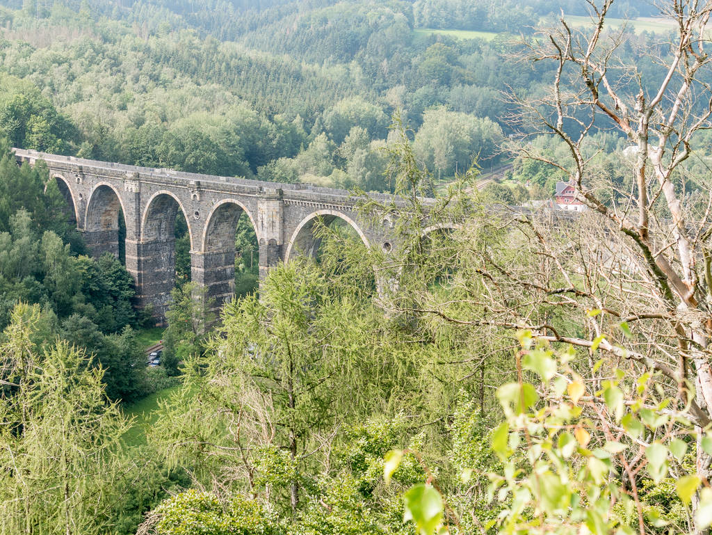 Blick auf das Hetzdorfer Viadukt vom Wanderweg aus