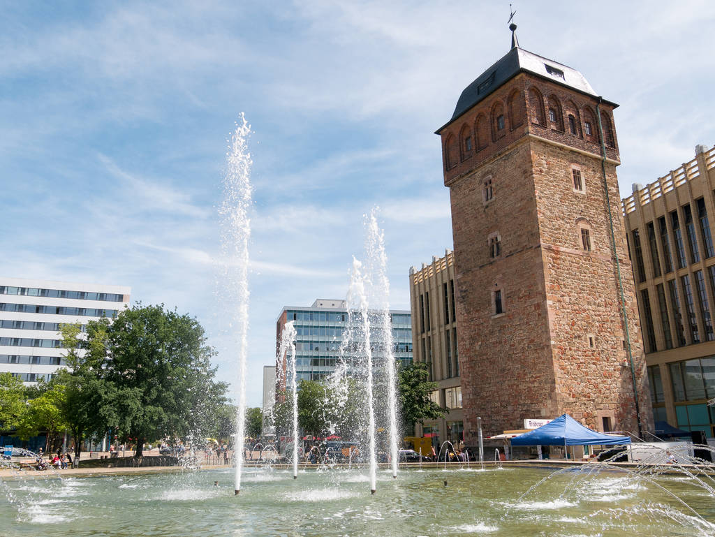 Blick auf den Roten Turm - eine der bekanntesten Sehenswürdigkeiten in Chemnitz