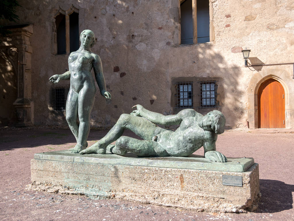 Statuen im Innenhof der Moritzburg