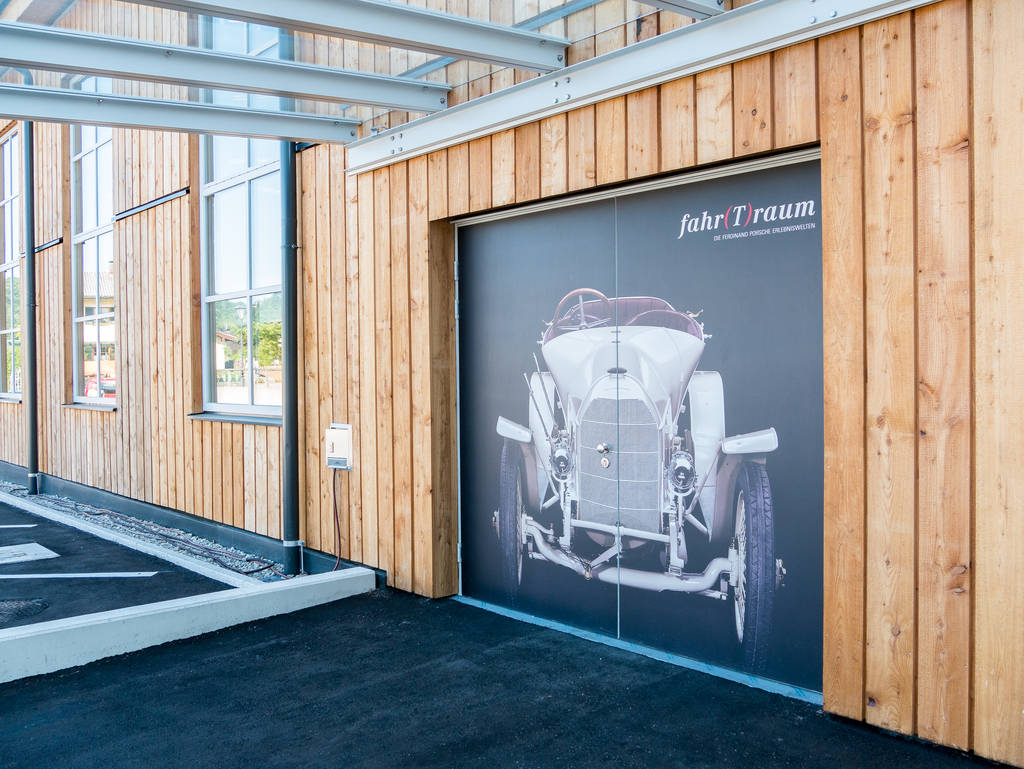 Eingangsbereich Museum Porsche Erlebniswelten fahr(T)raum